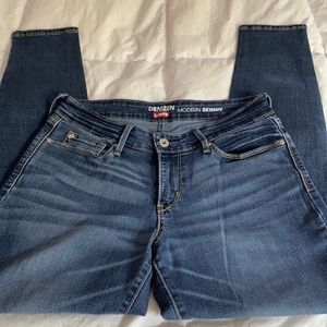 Women’s Denizen by Levi’s used skinny jeans